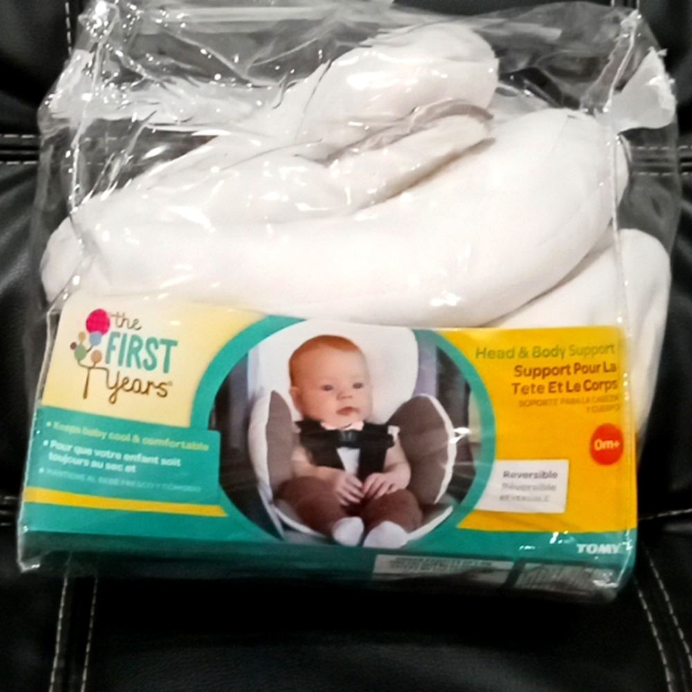 😍NWOT The first years head and body support😍